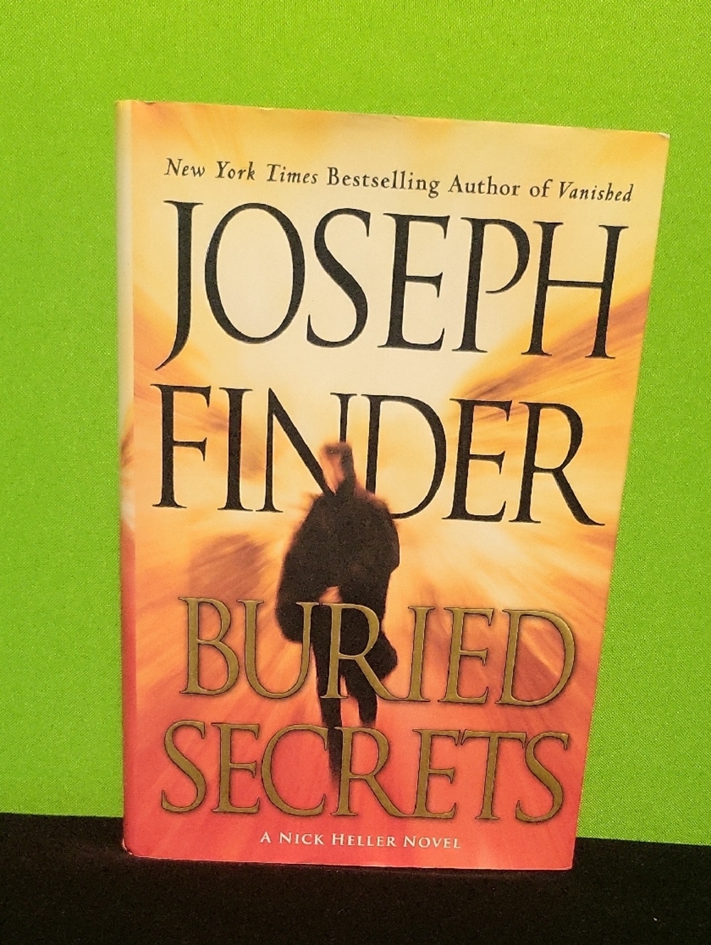 Joseph Finder "Buried Secrets"